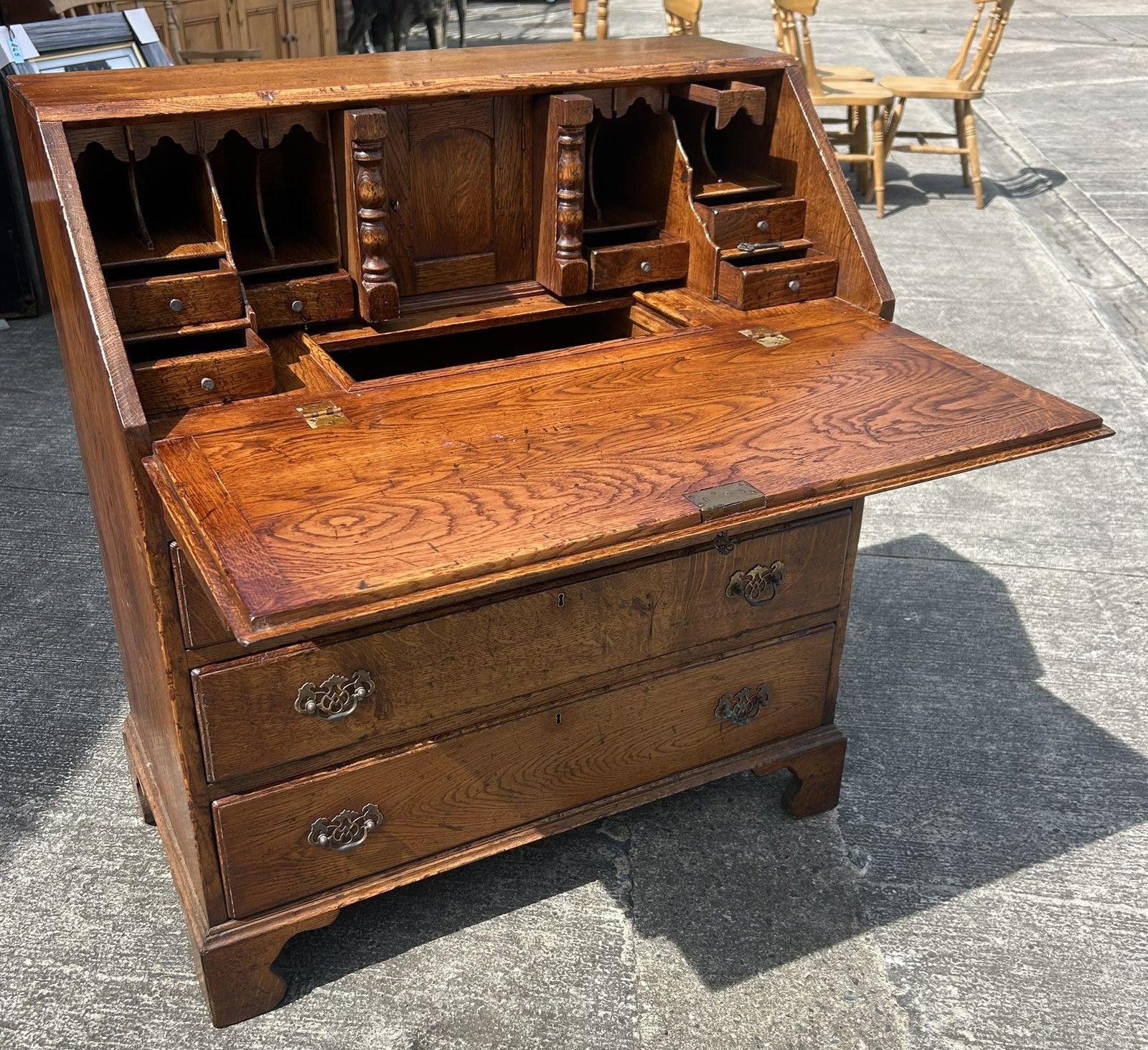 photo vintage Quality English Country Solid Distressed Oak Bureau Desk With Fitted Interior