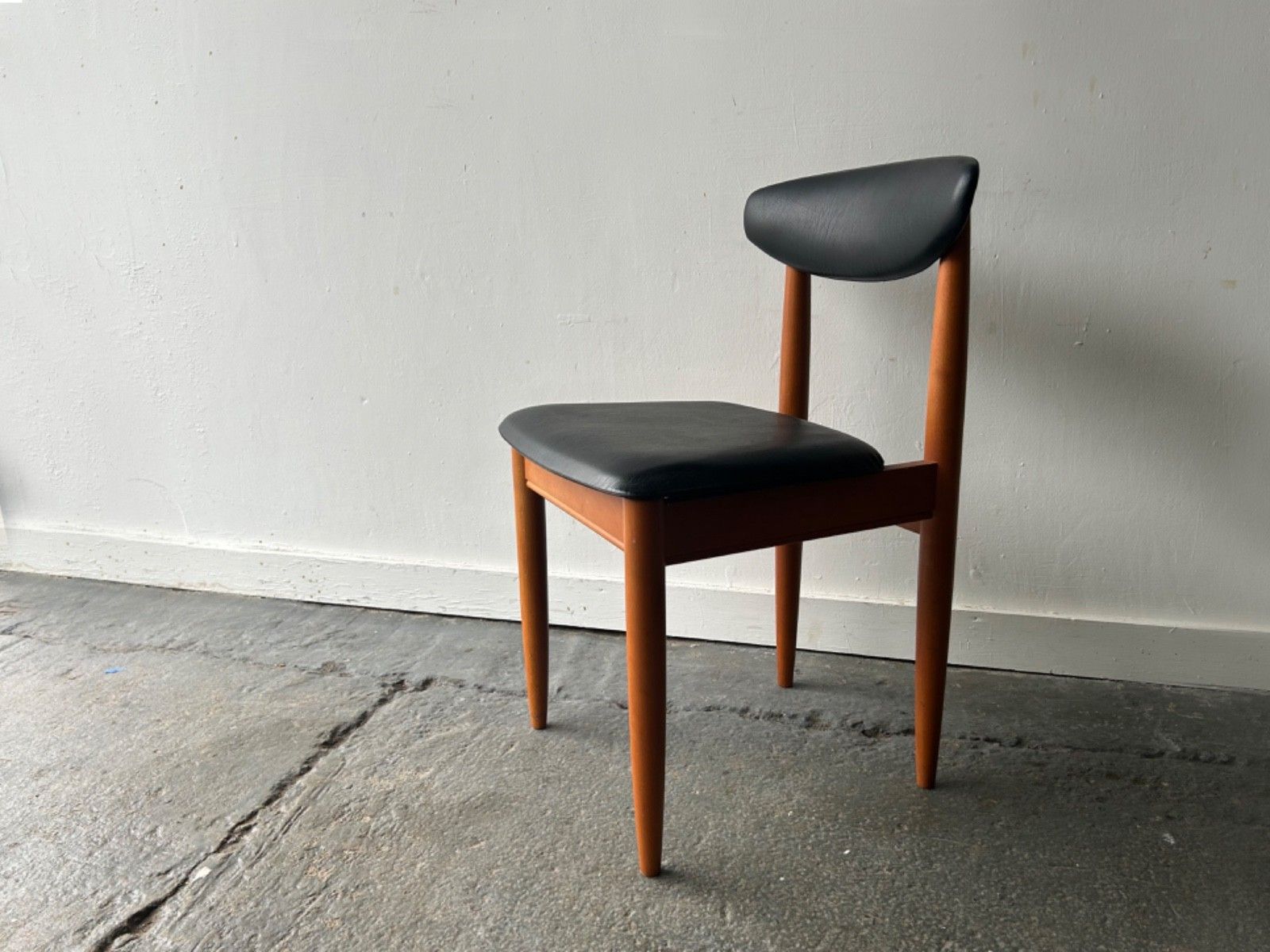 Furniture 1960s–1970s Schreiber Mid Century Extending Dining Table And Chair Set photo