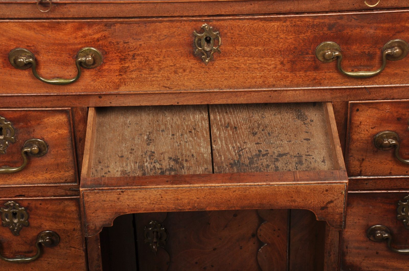 Fine Quality 18th Century Mahogany Kneehole Desk photo buy