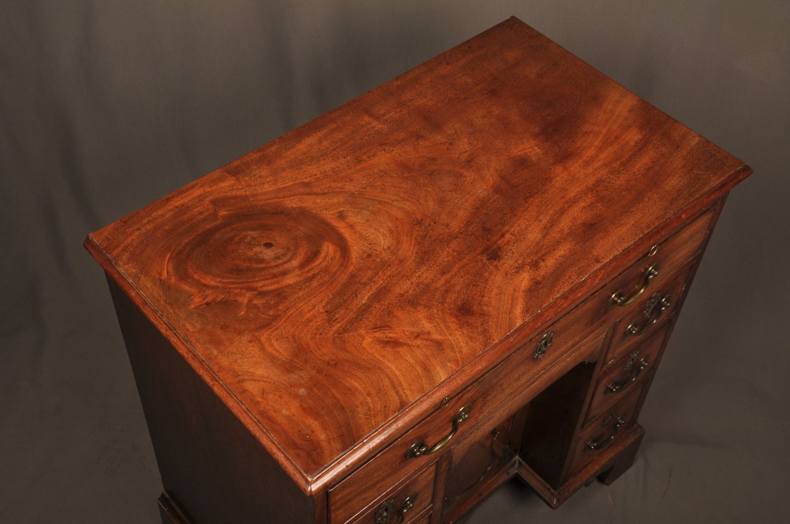 Furniture Fine Quality 18th Century Mahogany Kneehole Desk photo