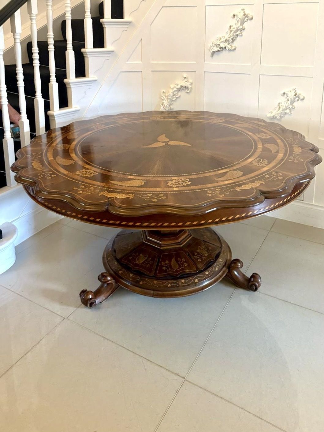 Antique Exhibition Quality Irish Killarney Marquetry Inlaid Yew Wood Round Entry Hall Centre Table Large Attributed To The Egan Workshop photo vinterior