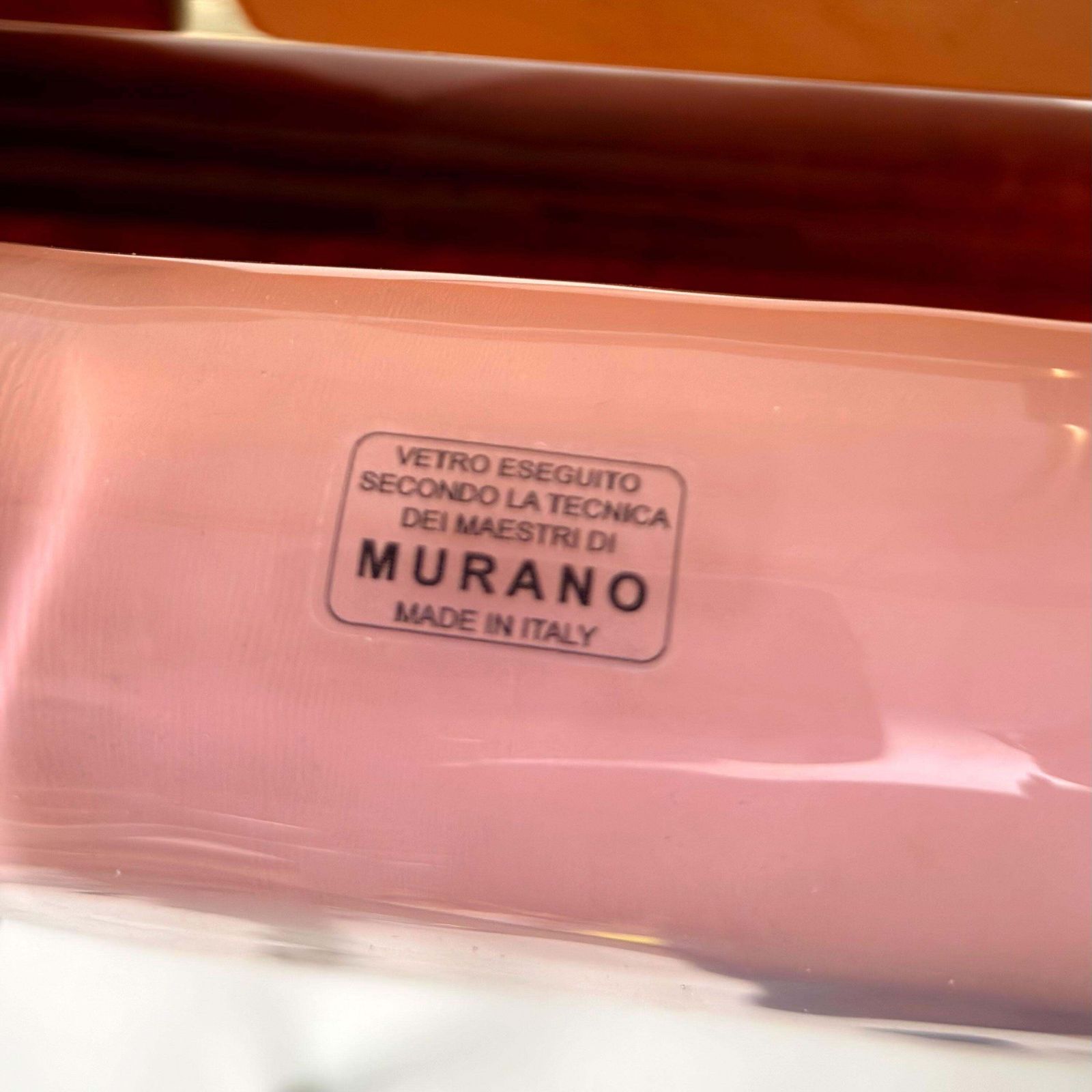 photo vinterior Italiaanse modulaire lineaire hanglamp van Murano-glas en messing in roze en rood