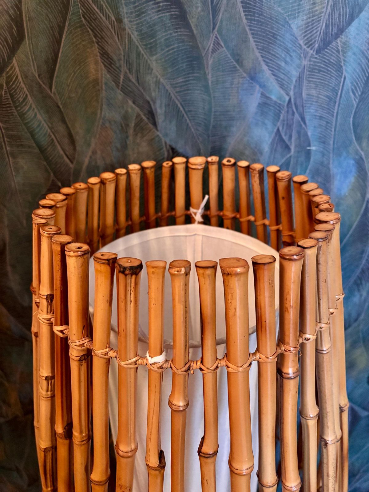 Verlichting Hoge Italiaanse vloerlamp van bamboe en rotan uit het mid-century tijdperk photo