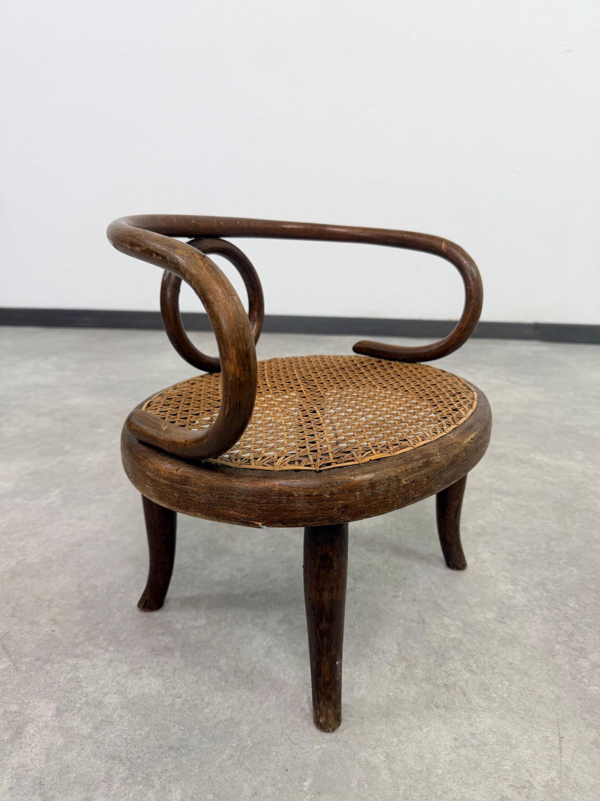 Bentwood Chair For Children No.105 By Thonet photo furniture
