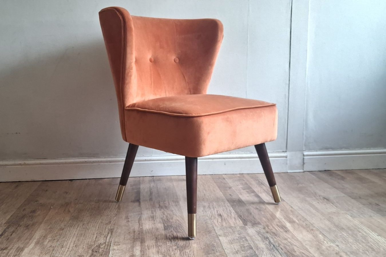 Delightful  Upholstered Velvet Cocktail/Accent /Bedroom /Hall/Lounge Chair Vgc