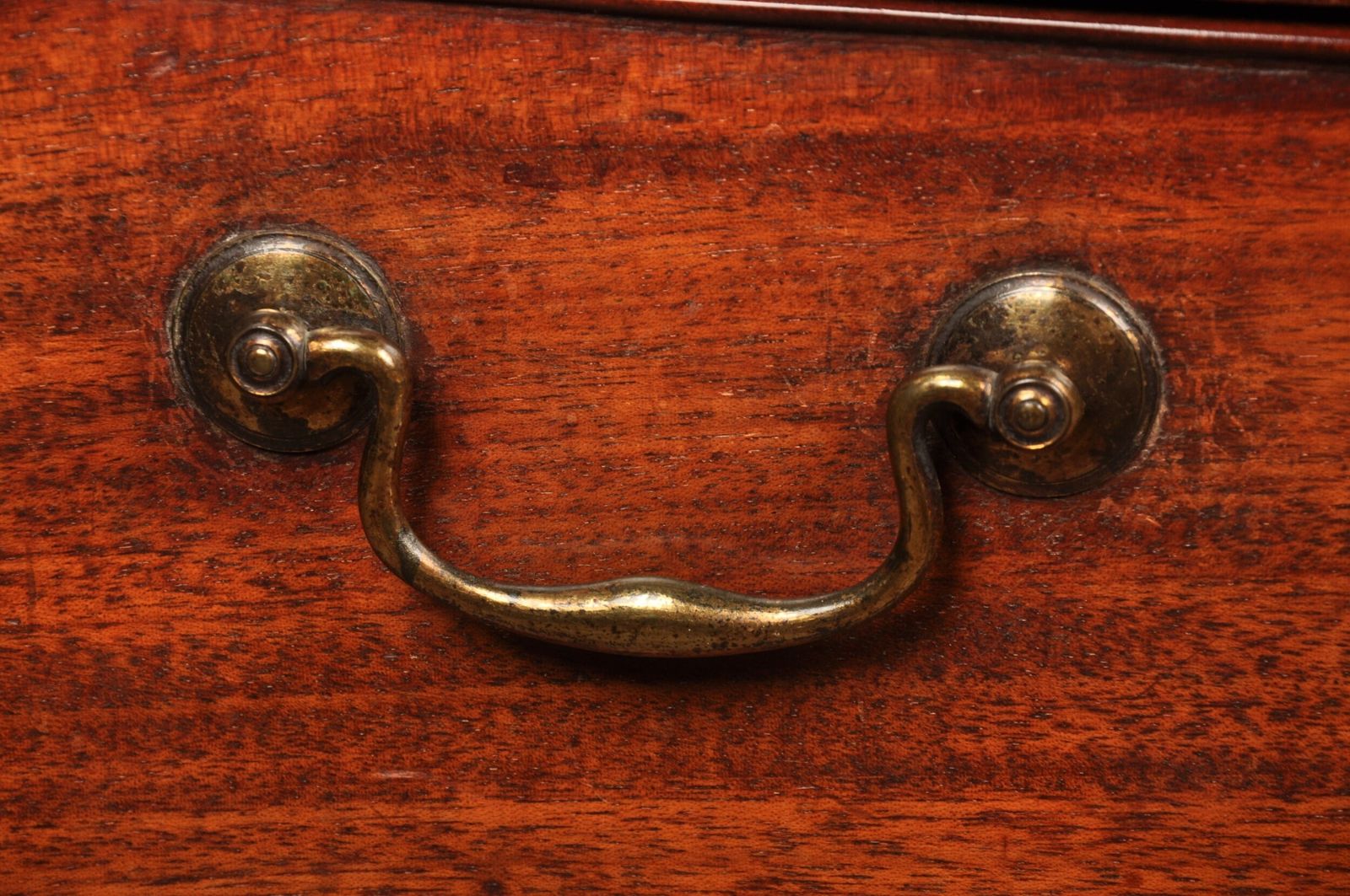 A Fine 18th Century Serpentine Chest Of Drawers photo vinterior