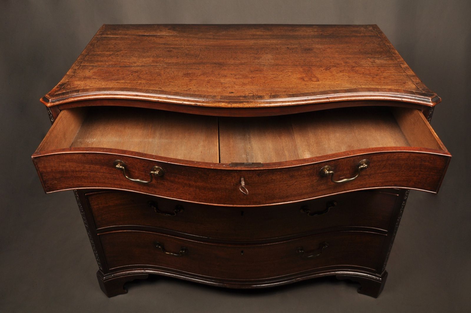 photo furniture A Fine 18th Century Serpentine Chest Of Drawers