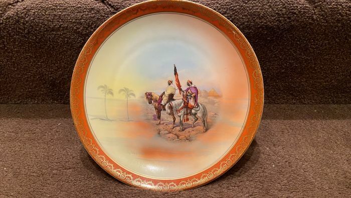 Paar Royal Epiag Czecho Slovakia Verguld Egypte Woestijnscène Borden, Begin 20e Eeuw photo for sale