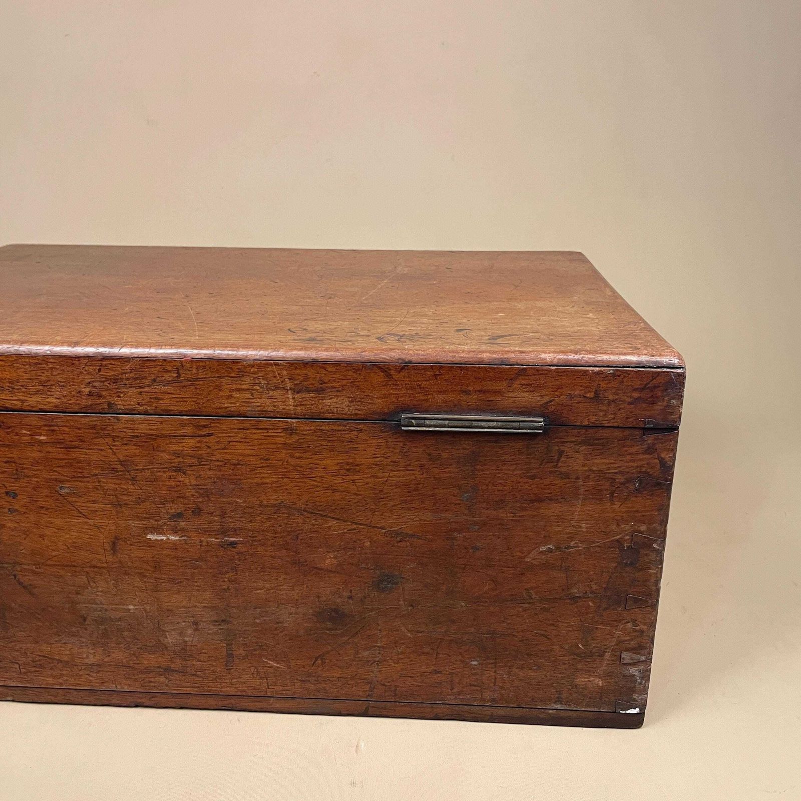 365.0 Wooden Campaign Chest Antique Box Military Wood Brass Metal Handles 19th Century Trinket Jewellery Keepsake Gold Trims Lid Rectangle Trunk photo