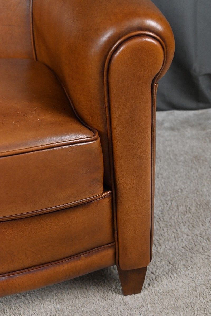 photo vinterior Pair Of Leather Club Chairs – Reproduction