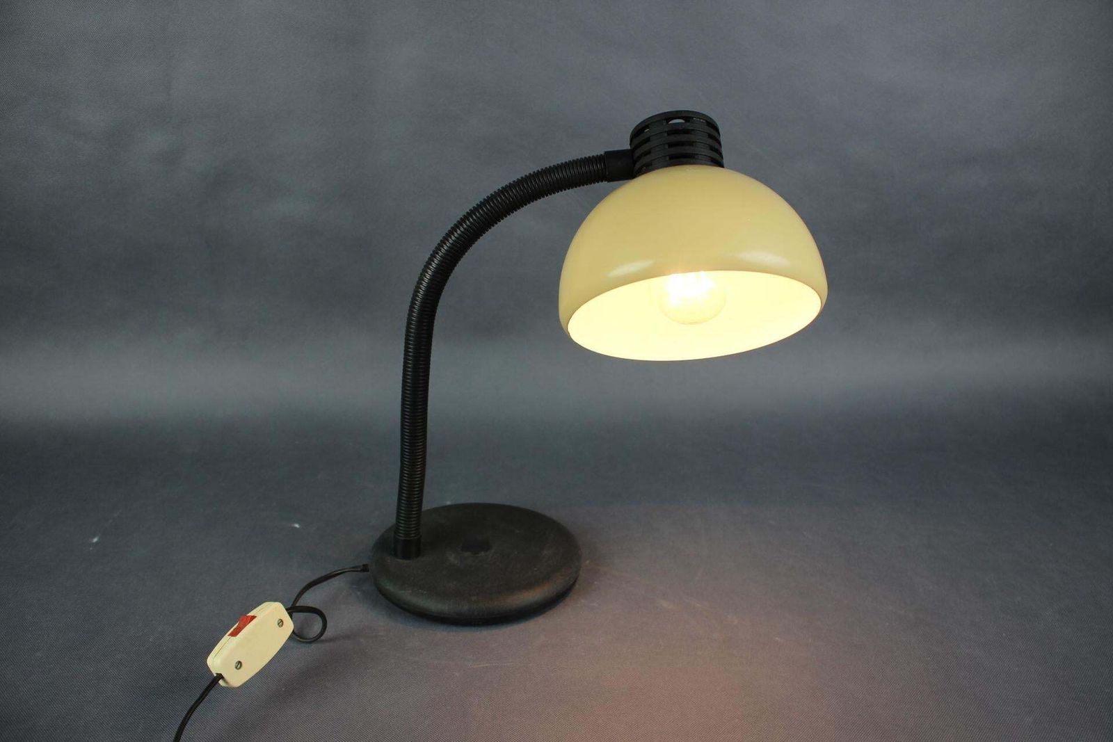 Hongaarse gooseneck bureaulamp uit de jaren 1970, cappuccino – mid-century tafellamp photo buy
