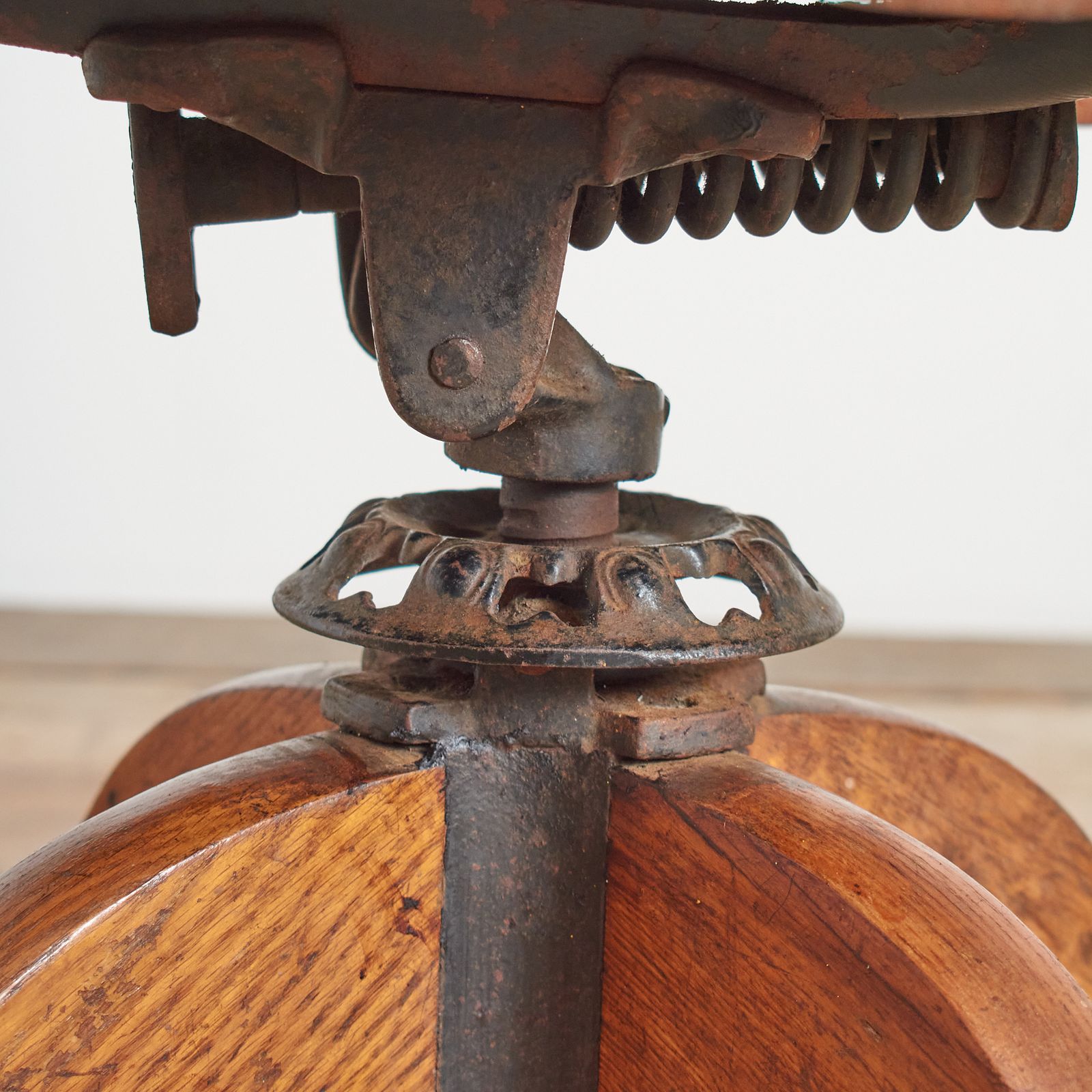 482.0 Antique Oak French Swivel Desk Chair photo