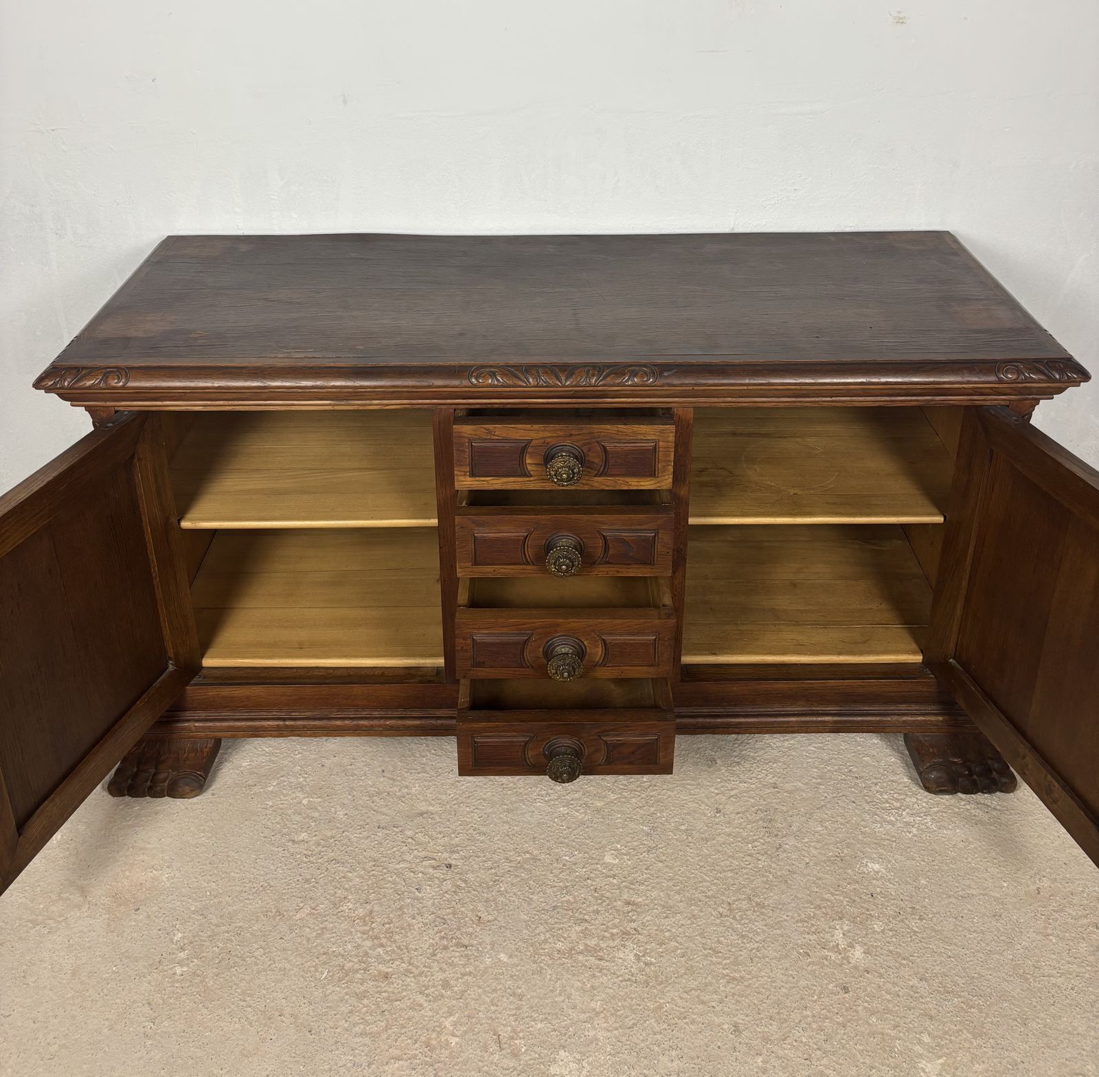 photo for sale Spaans Renaissance-stijl Eiken Laag Dressoir, Begin 20e Eeuw, Met Gesneden Paneel