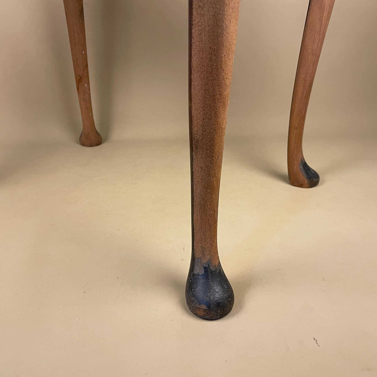 photo vinterior Antique Cane Seat Stool Wood Cabriole Leg Bench Vintage Elegant Traditional Curved Rattan Footstool Hallway Accent Queen Anne Style Project