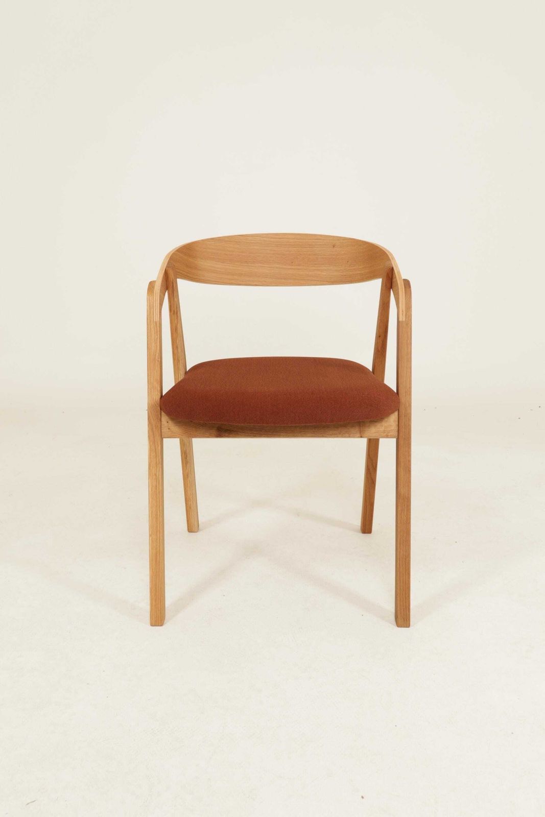 Set van 6 eiken stoelen – Naturel eiken & terracotta bekleding, mid-century modern design photo furniture