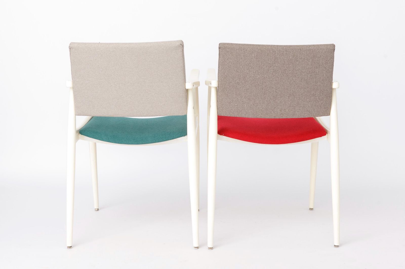 Paar Vintage Witte Fauteuils, Duitsland jaren 1970, Mid-Century Eetkamerstoelen Met Kleurrijke Bekleding, Beukenhouten Lounge Stoelen photo vinterior