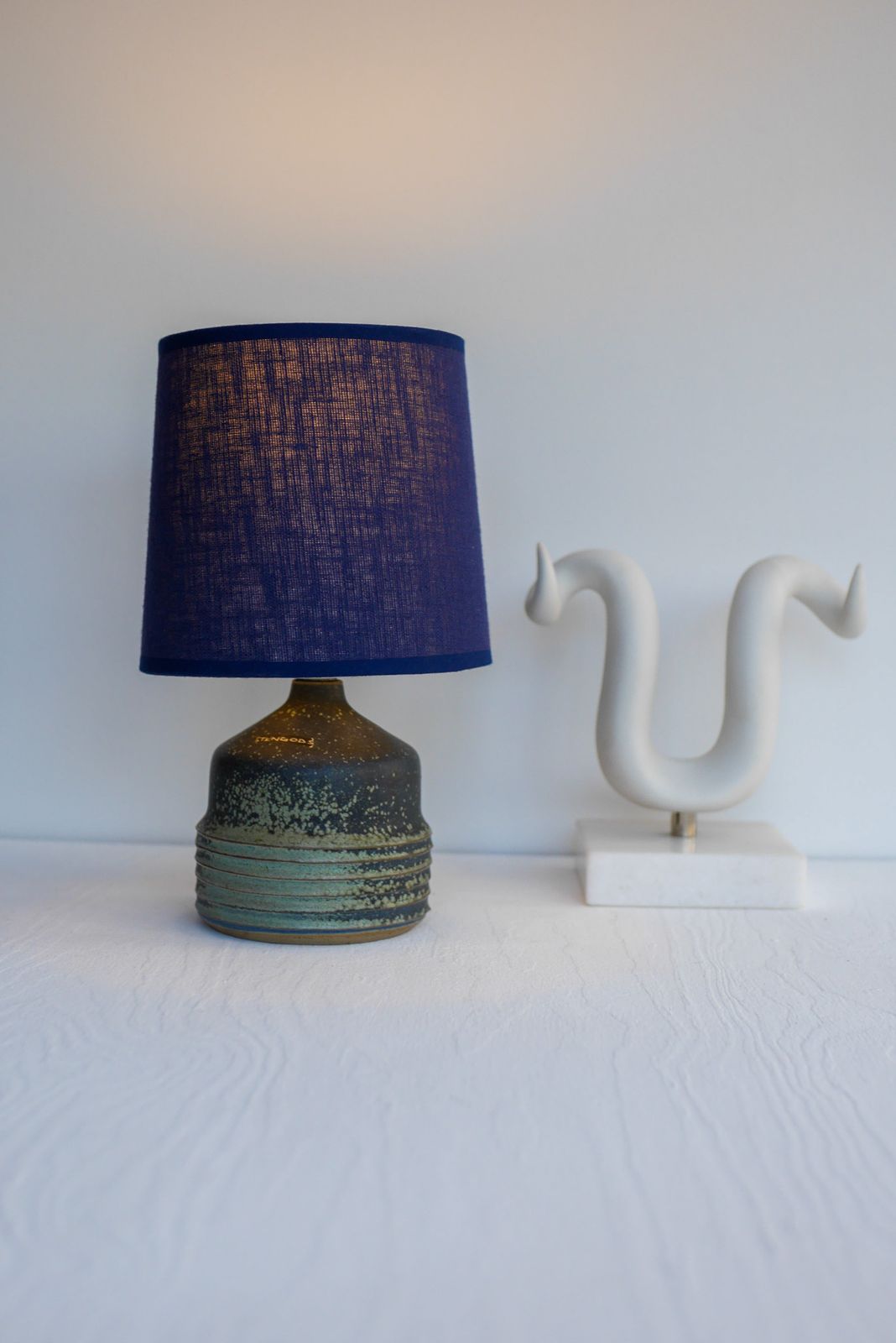 Lampe de table Mid-Century Modern suédoise en céramique, par Rolf Palm pour Hoganas Keramik, 1960 photo Luminaires