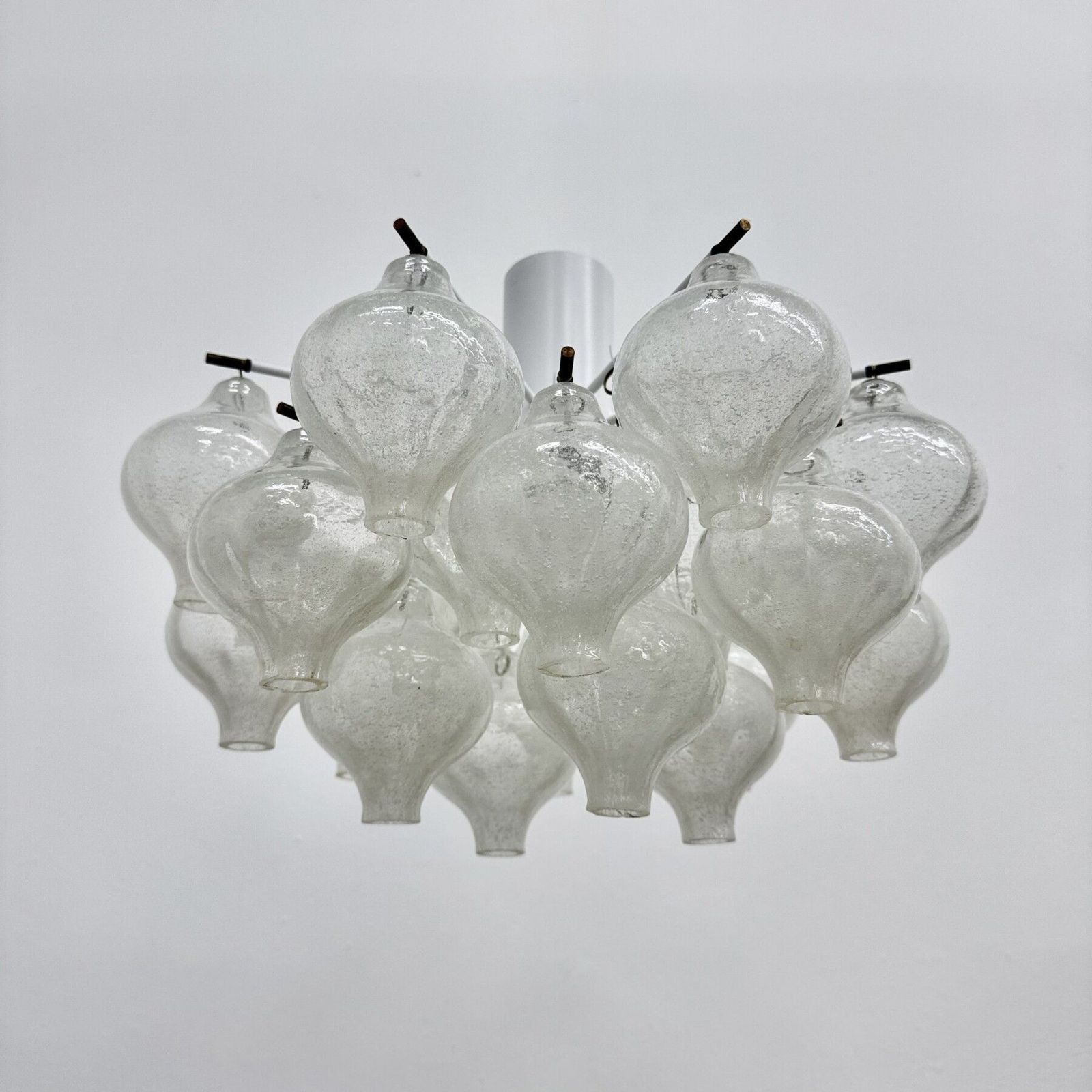 Mid-Century Tulipan glazen plafondlamp van Kalmar, Oostenrijk, ca. jaren 1960 photo vinterior