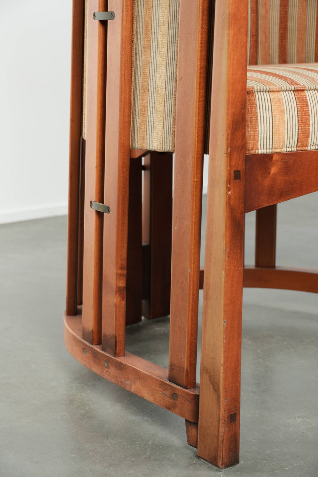 photo for sale Schuitema Design eet-/occasionalstoel uit de Shaker-serie, met luxe gele bekleding