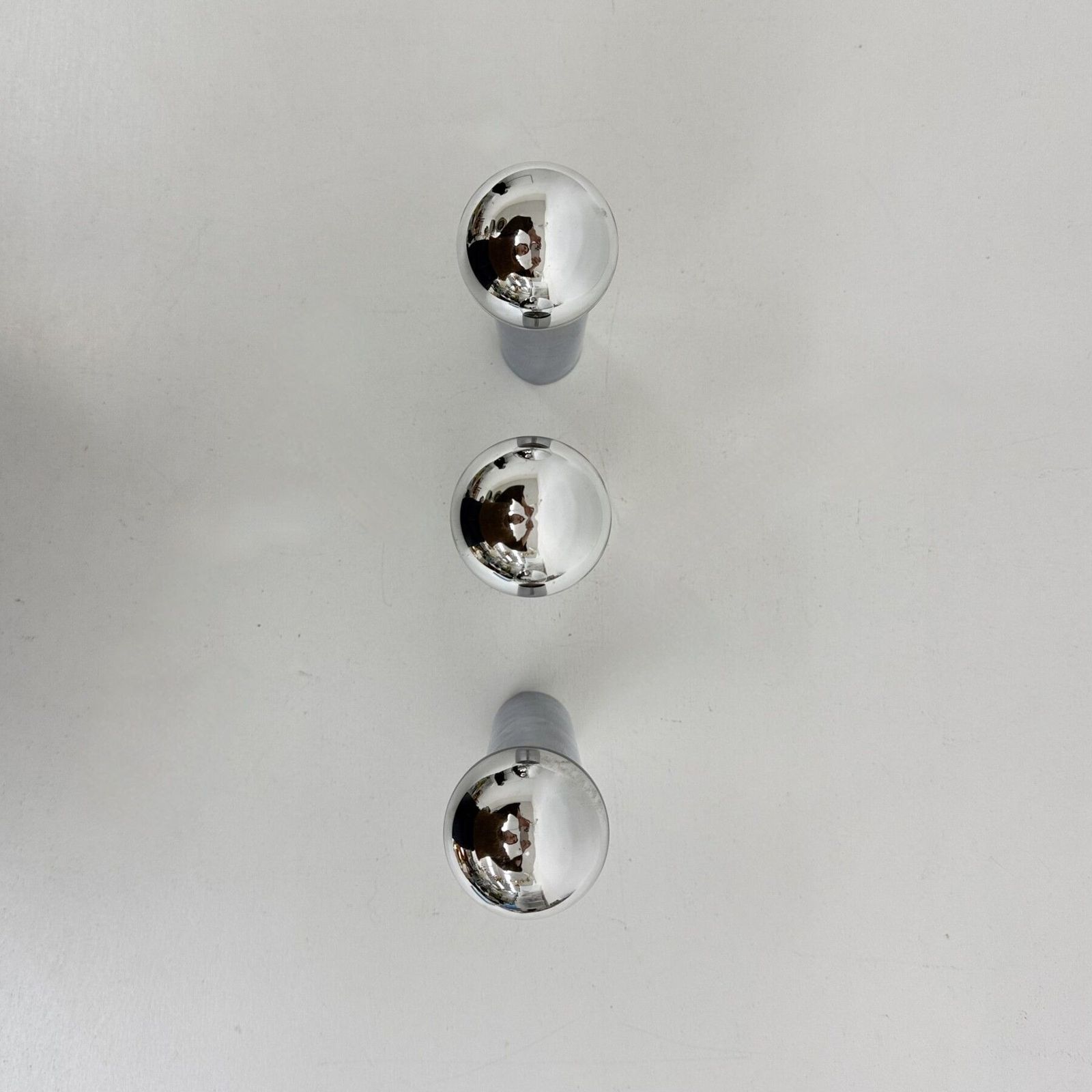 photo for sale Ensemble de 3 appliques/plafonniers tubulaires chromés minimalistes, années 1970