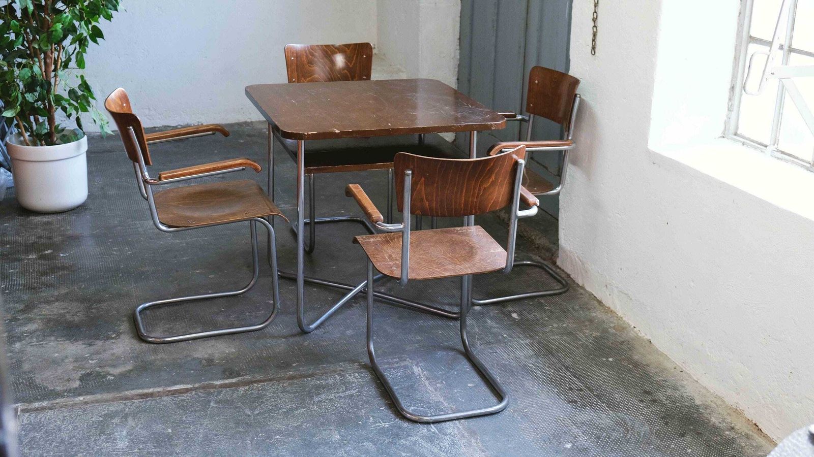 Bauhaus Cantilever Chair Set With Conference/Dining Table