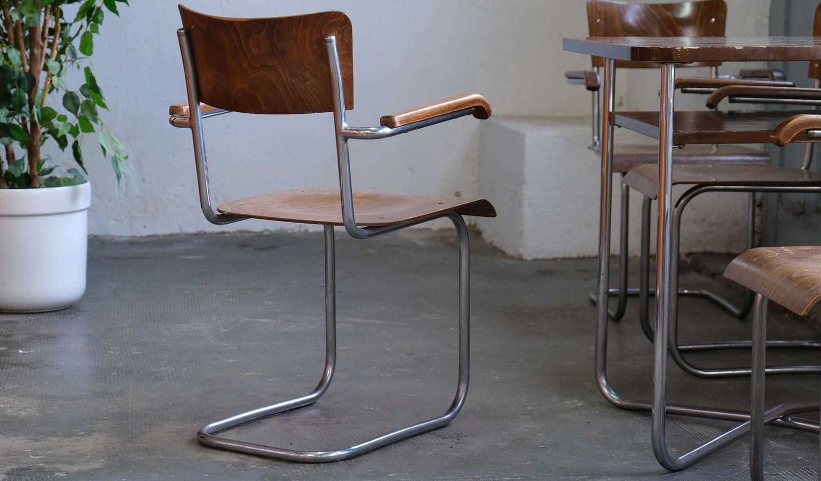 2363.0 Bauhaus Cantilever Chair Set With Conference/Dining Table photo