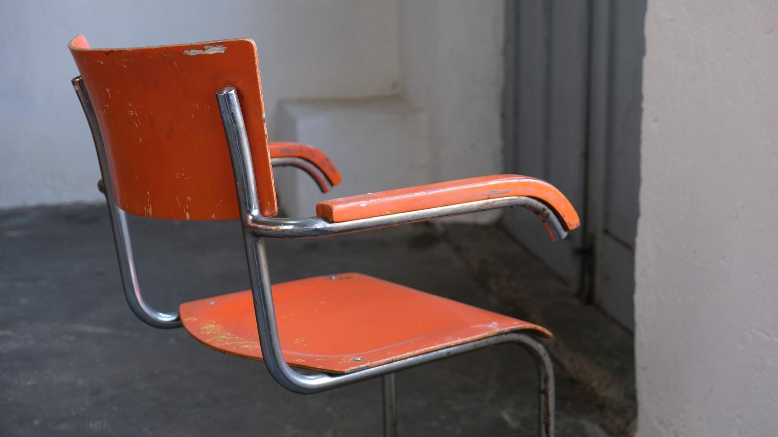 Bauhaus Cantilever Chair With Armrests In Orange From The 1930s photo vintage
