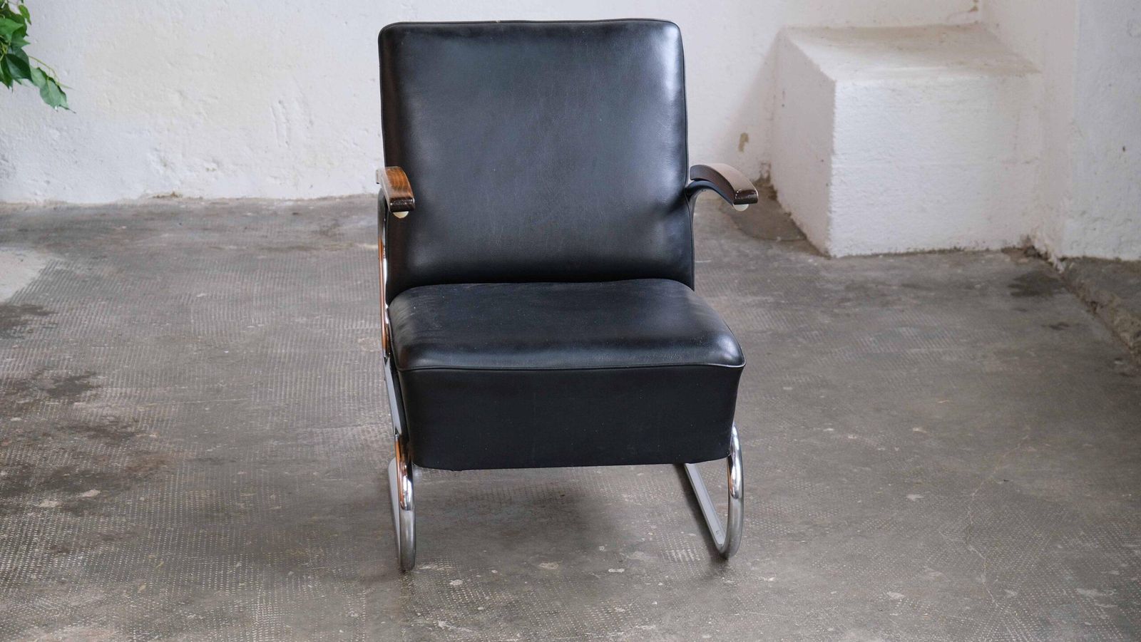 Bauhaus Armchair S 411 In Black / Thonet License photo Furniture
