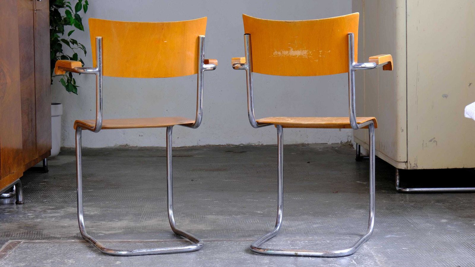 Set Of Two Bauhaus Cantilever Armchairs S 43f In Light Brown photo for sale