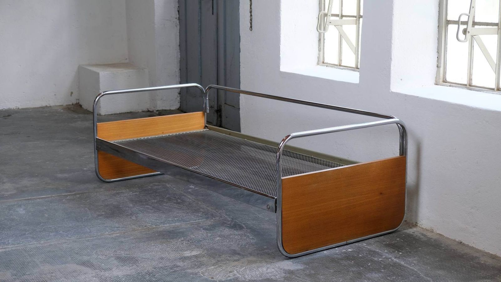 Bauhaus Sofa / Daybed Made Of Chrome Plated Steel Tubes photo vintage