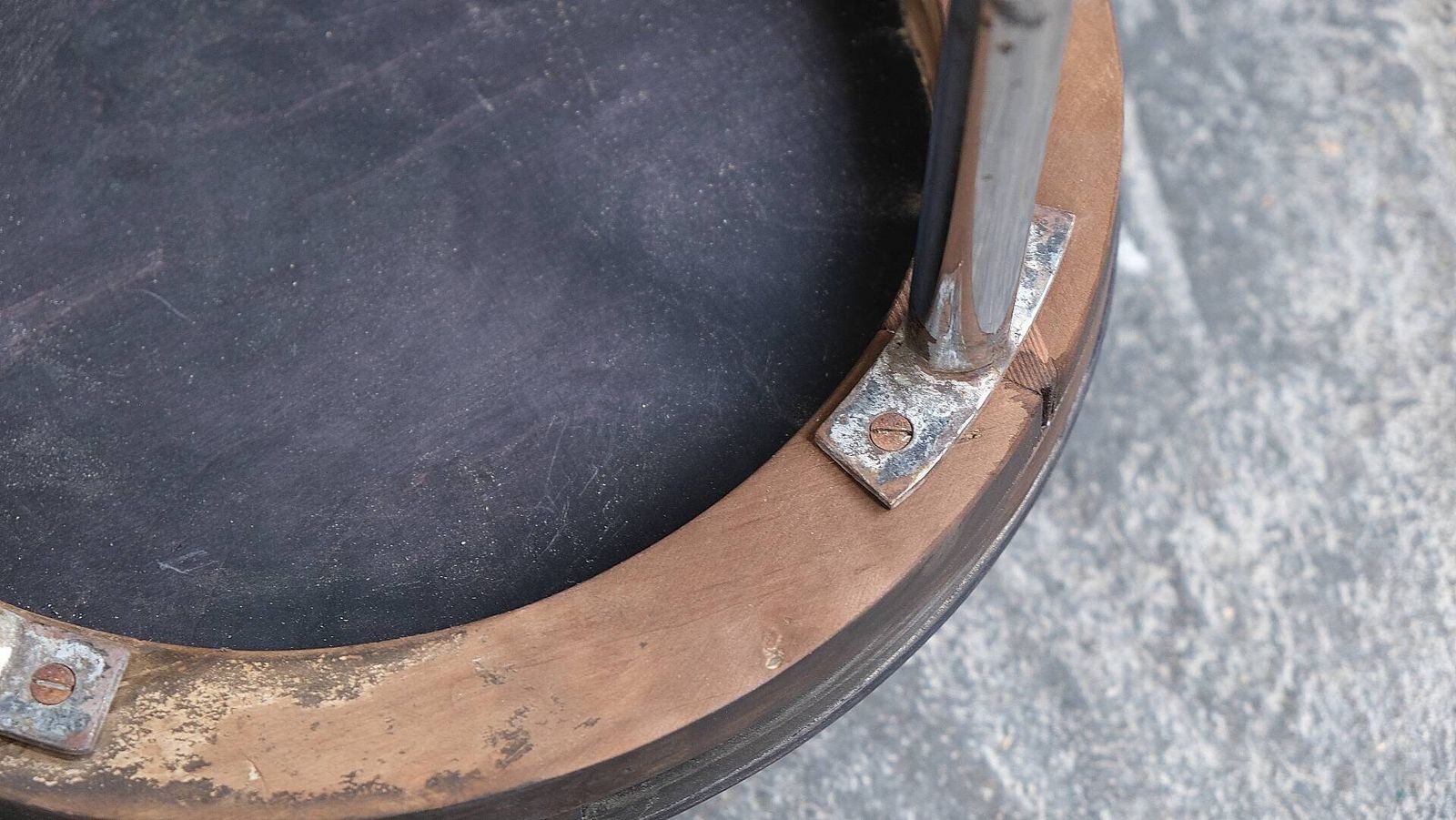 photo furniture Round Bauhaus Stool In Chromed Tubular Steel, B77 Design