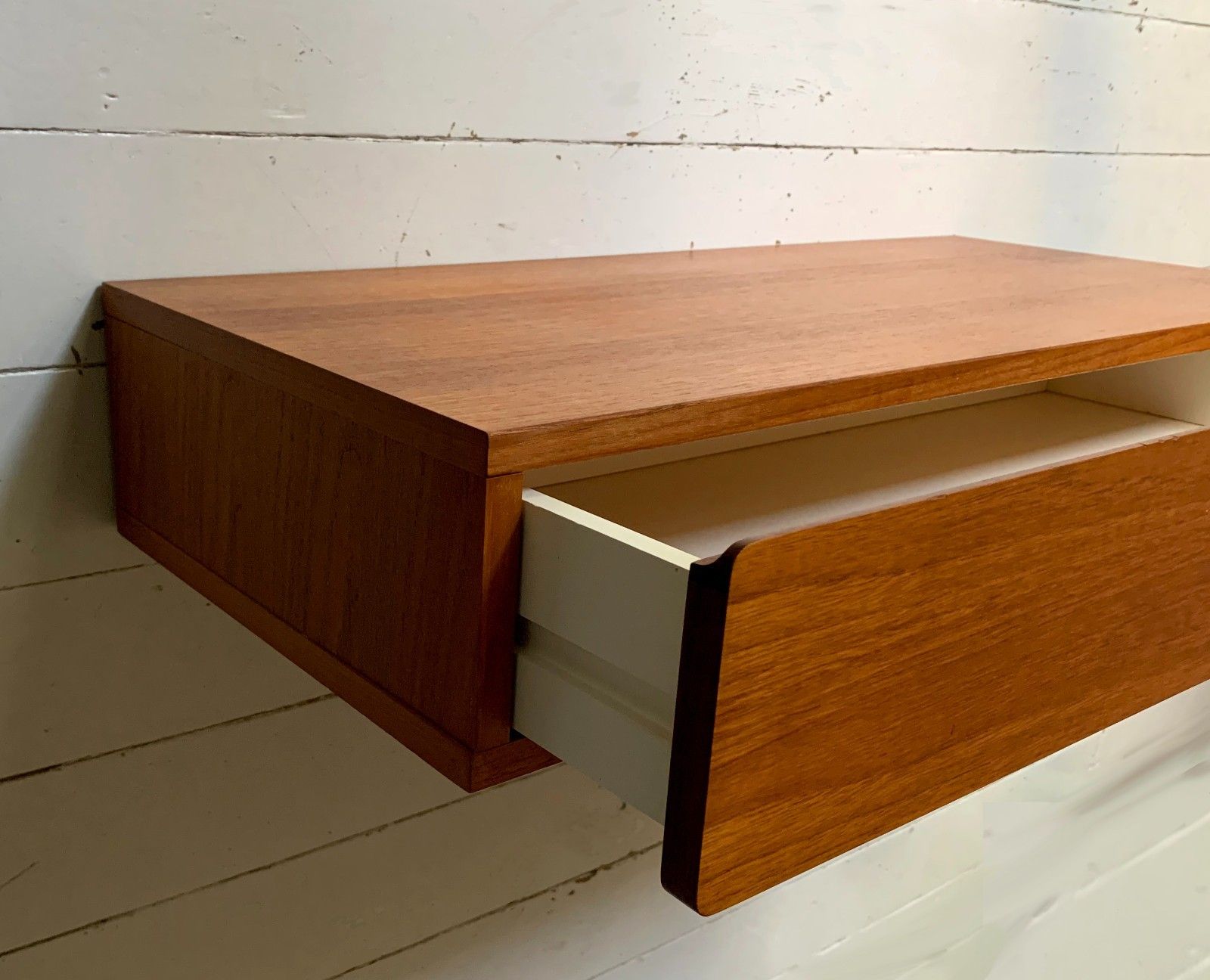 Mid Century Teak Beaver & Tapley 33 Floating Drawer / Shelf  W/ Mounting Bracket photo vinterior