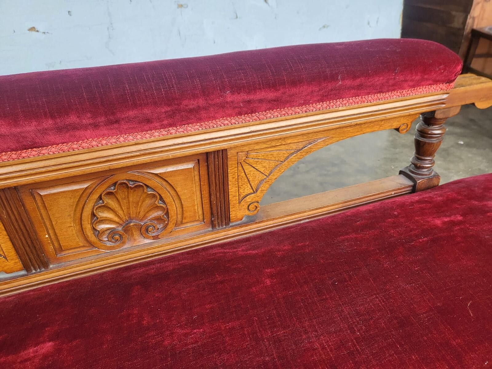 Furniture Antique Victorian Red Chaise Longue Sofa Turned Legs Castors photo