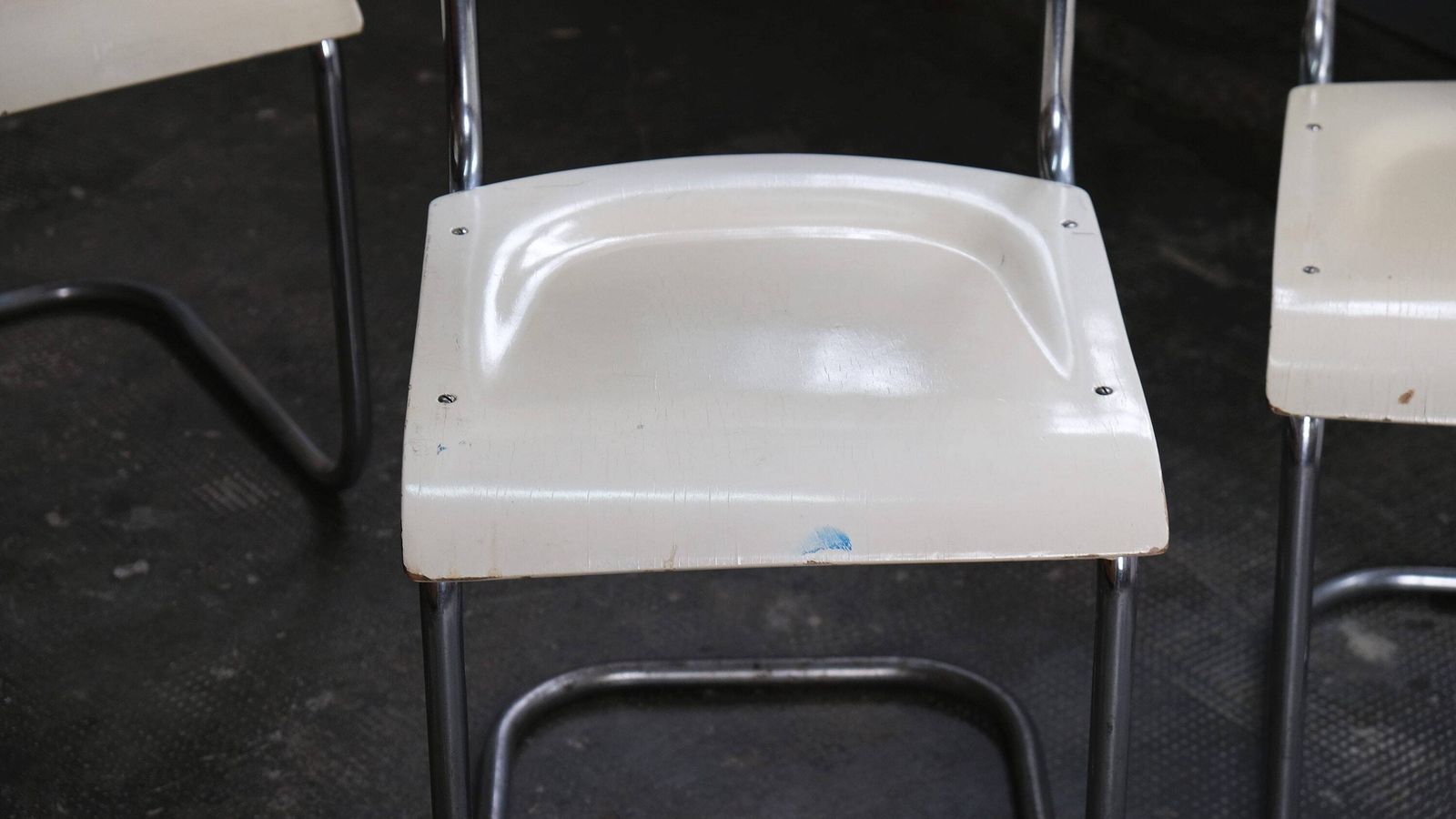 1 Of 2 Bauhaus Cantilever Chairs After Mart Stam, S 43 White Lacquered photo for sale