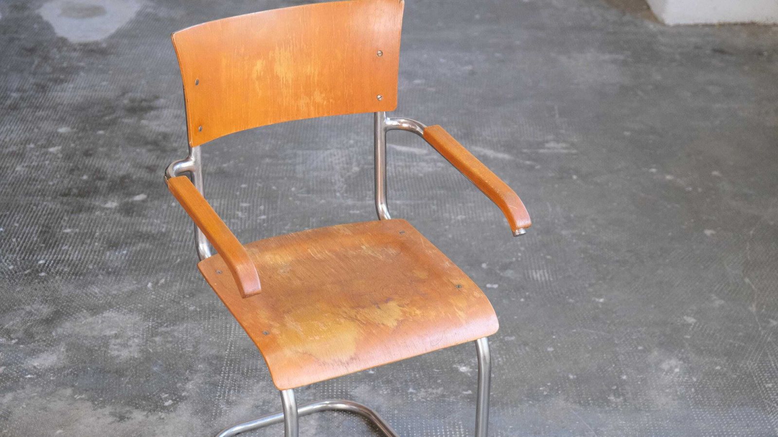 Bauhaus Cantilever Chair S 43 F In Light Brown photo furniture