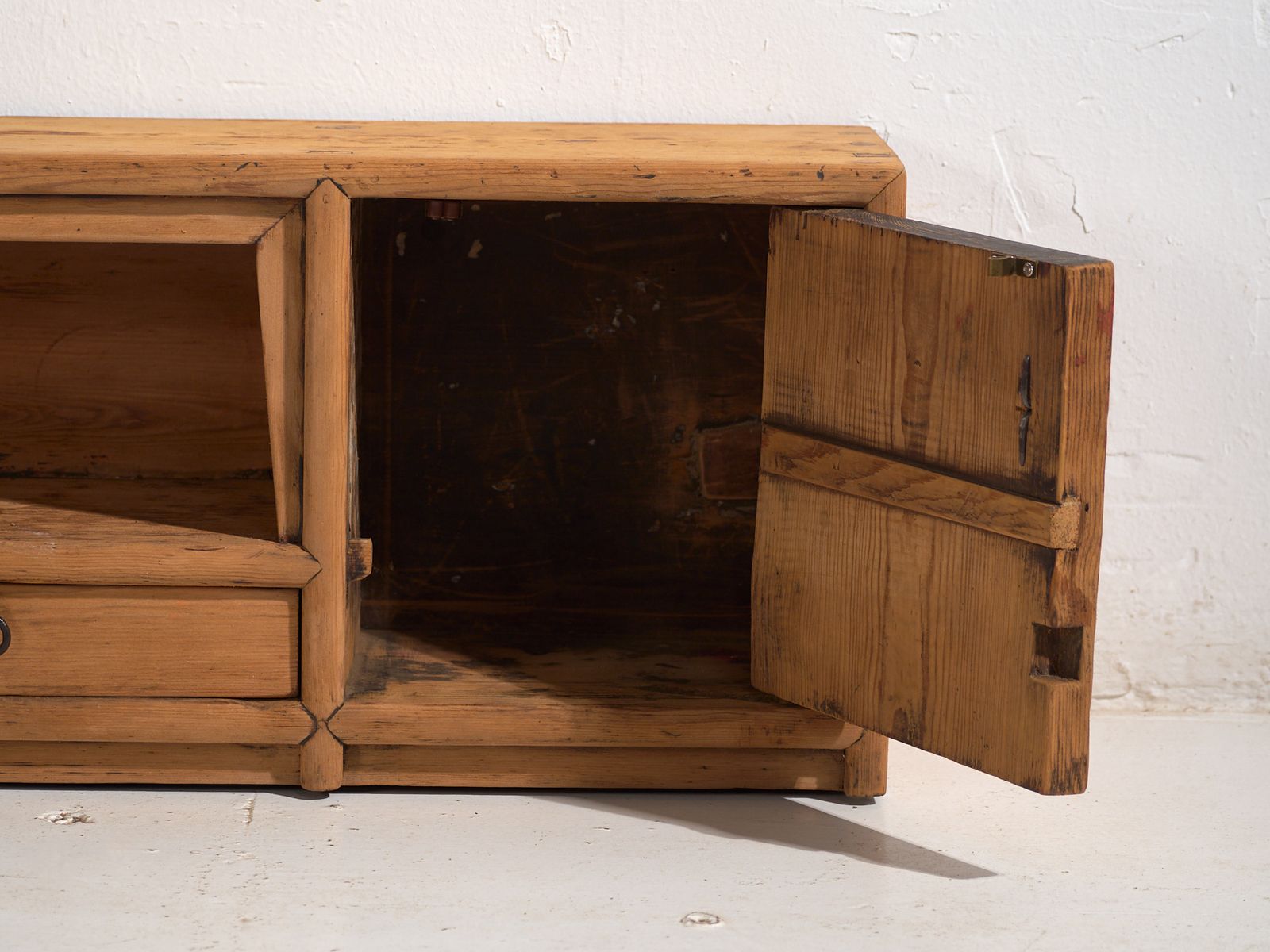 photo furniture Antique Low Sideboard In Pine Wood – China, C.1930