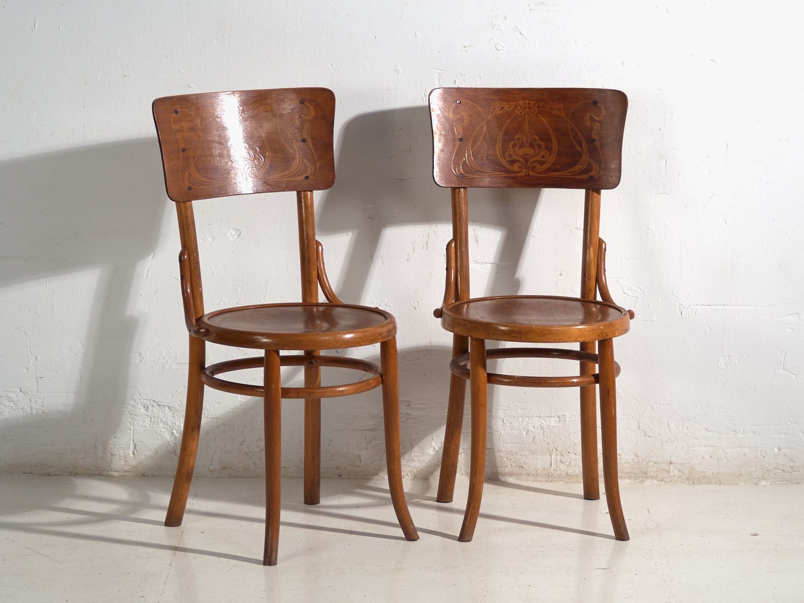 Antique Set Of 4 Viennese Café Bentwood Chairs With Decorative Back Panel – Central Europe, Circa 1900 photo 831.0