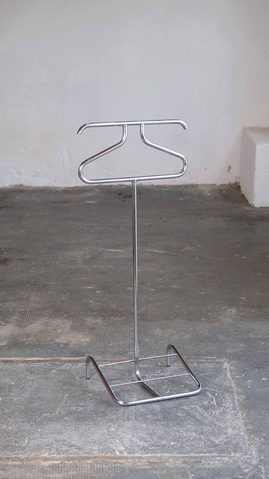 Bauhaus Coat Rack / Valet Stand Made Of Steel Tubes photo furniture