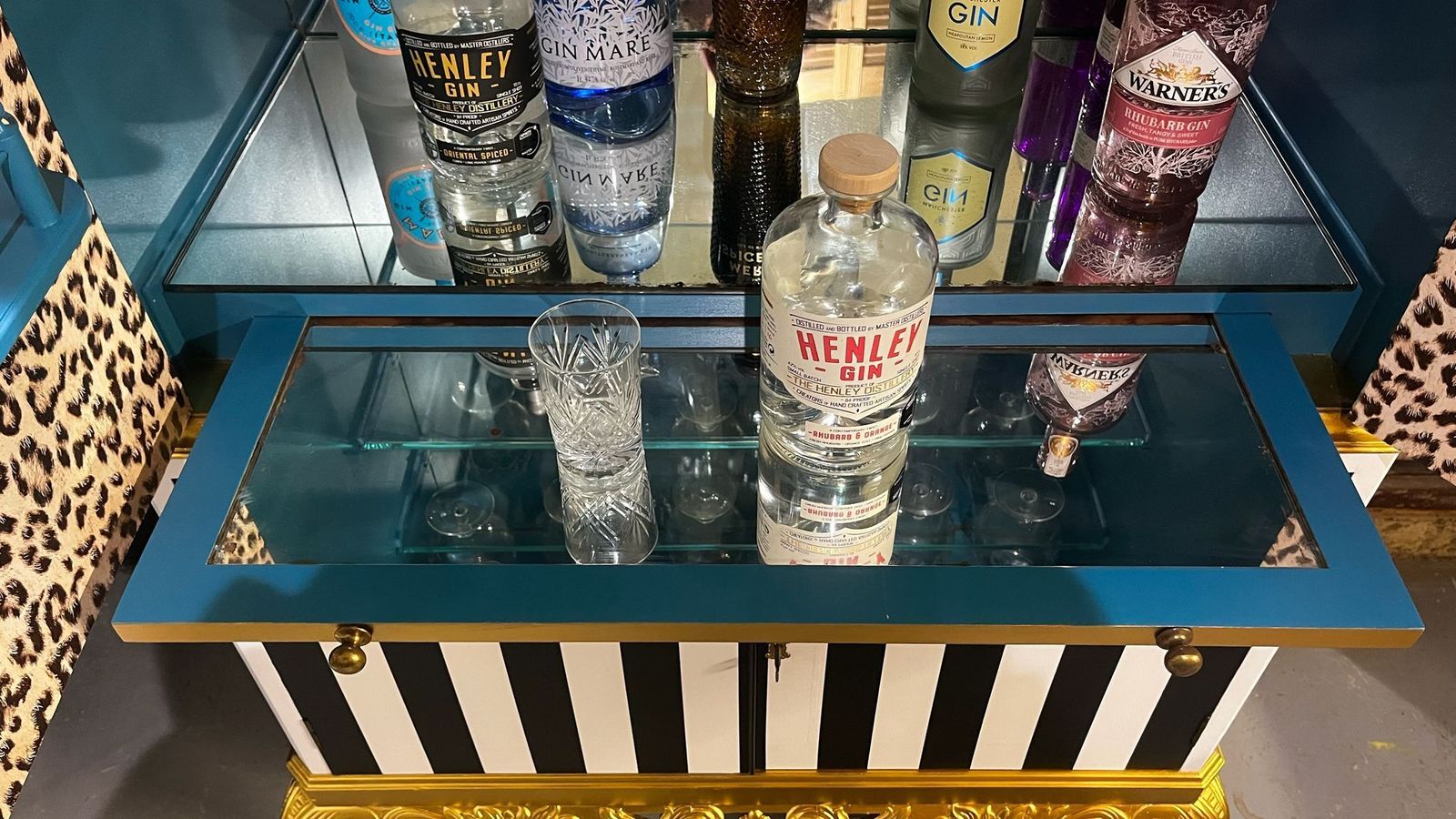 photo vinterior Stunning Queen Anne Style Vintage Drinks Cabinet, Hand Painted Luxury Black And White Stripe Exterior, Gold Accents