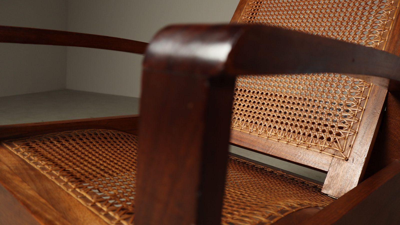 photo vinterior Mid Century Architectural Teak Lounge Chair With Cane Seat, 1950s