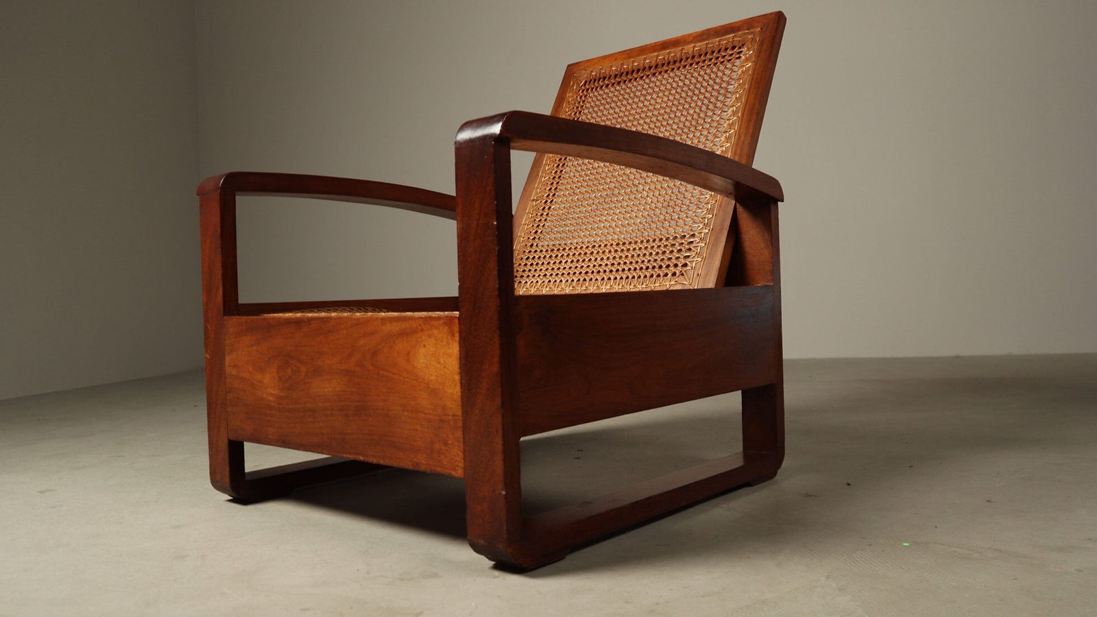 photo vintage Mid Century Architectural Teak Lounge Chair With Cane Seat, 1950s