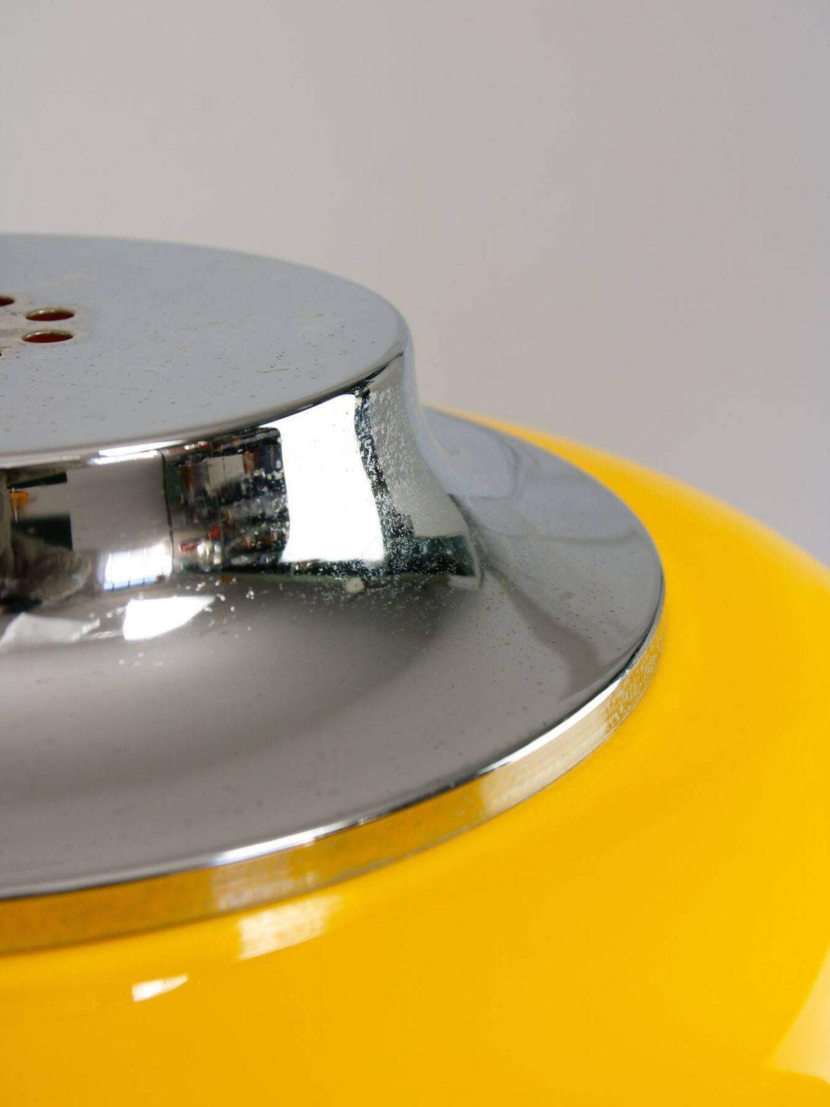 photo vinterior Large Space Age Model Best Hanglamp van Guzzini in geel, jaren 1970