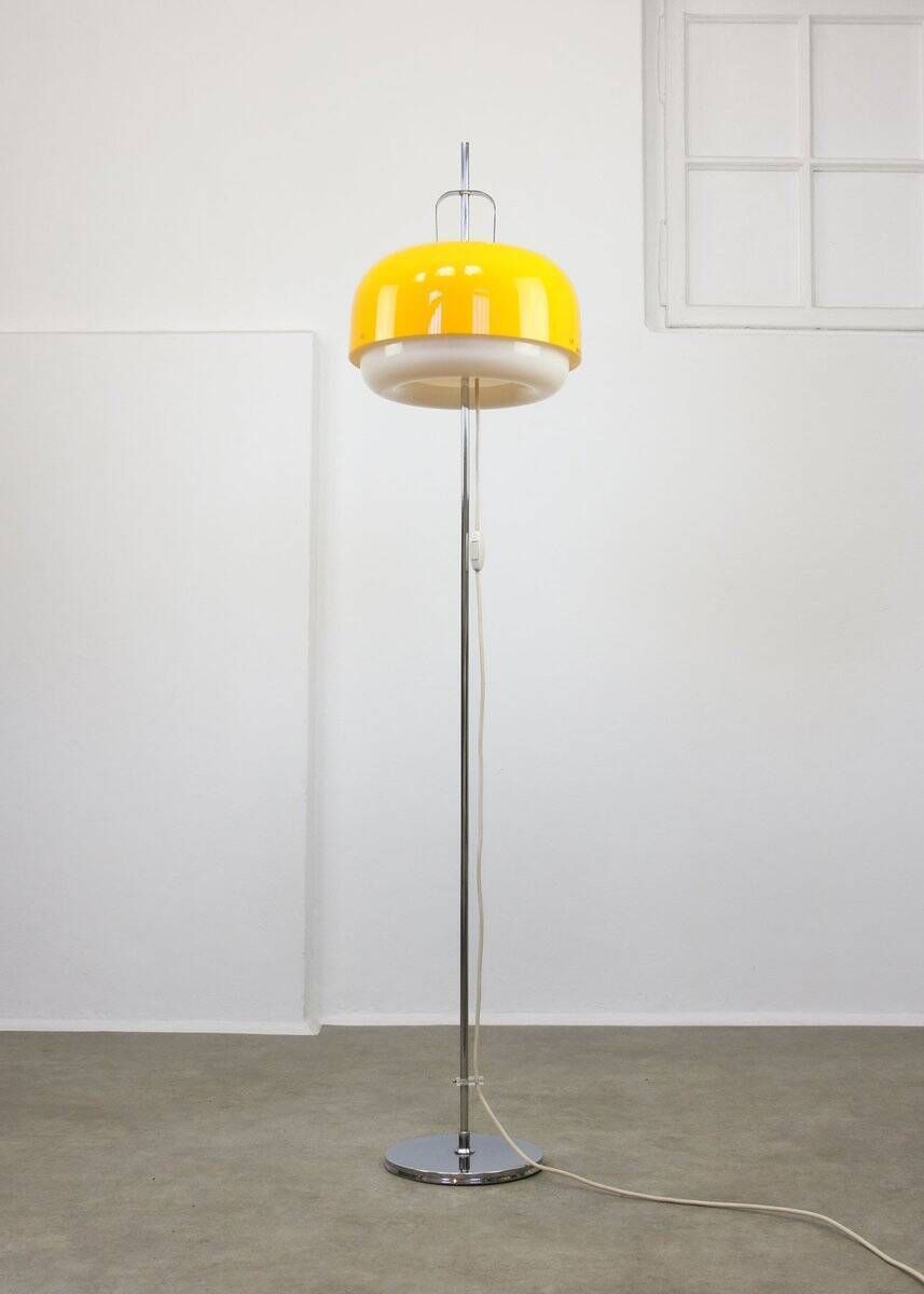 Space Age gele Medusa vloerlamp van Luigi Massoni voor Guzzini, jaren 1970 photo vintage