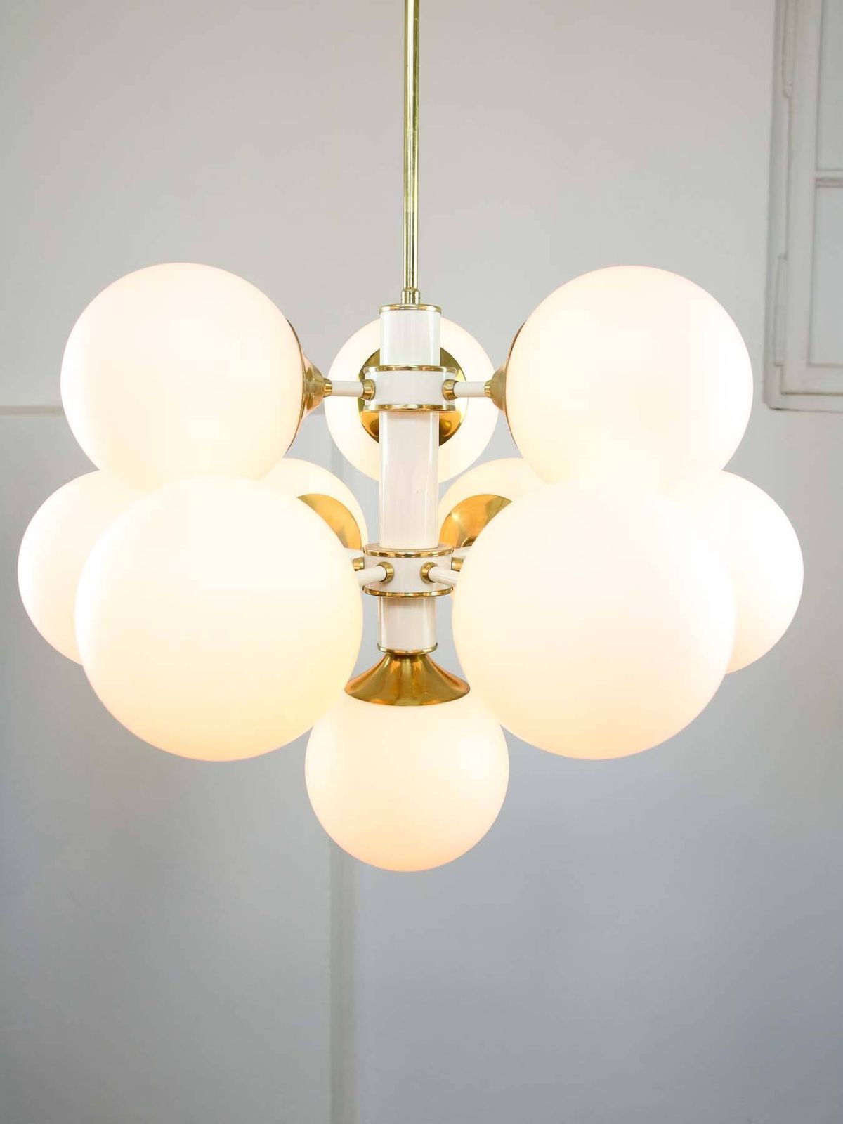 photo vinterior Vintage Italian Brass And Opaline 10 Arm Sputnik Chandelier, 1970s