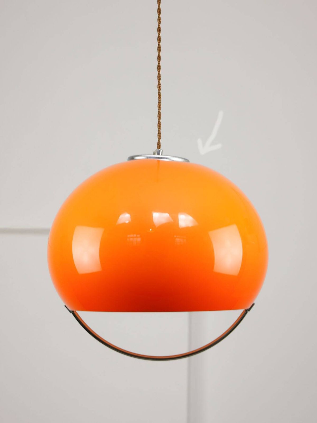 photo vintage Space Age oranje Jolly hanglamp van Guzzini, ca. jaren 1960
