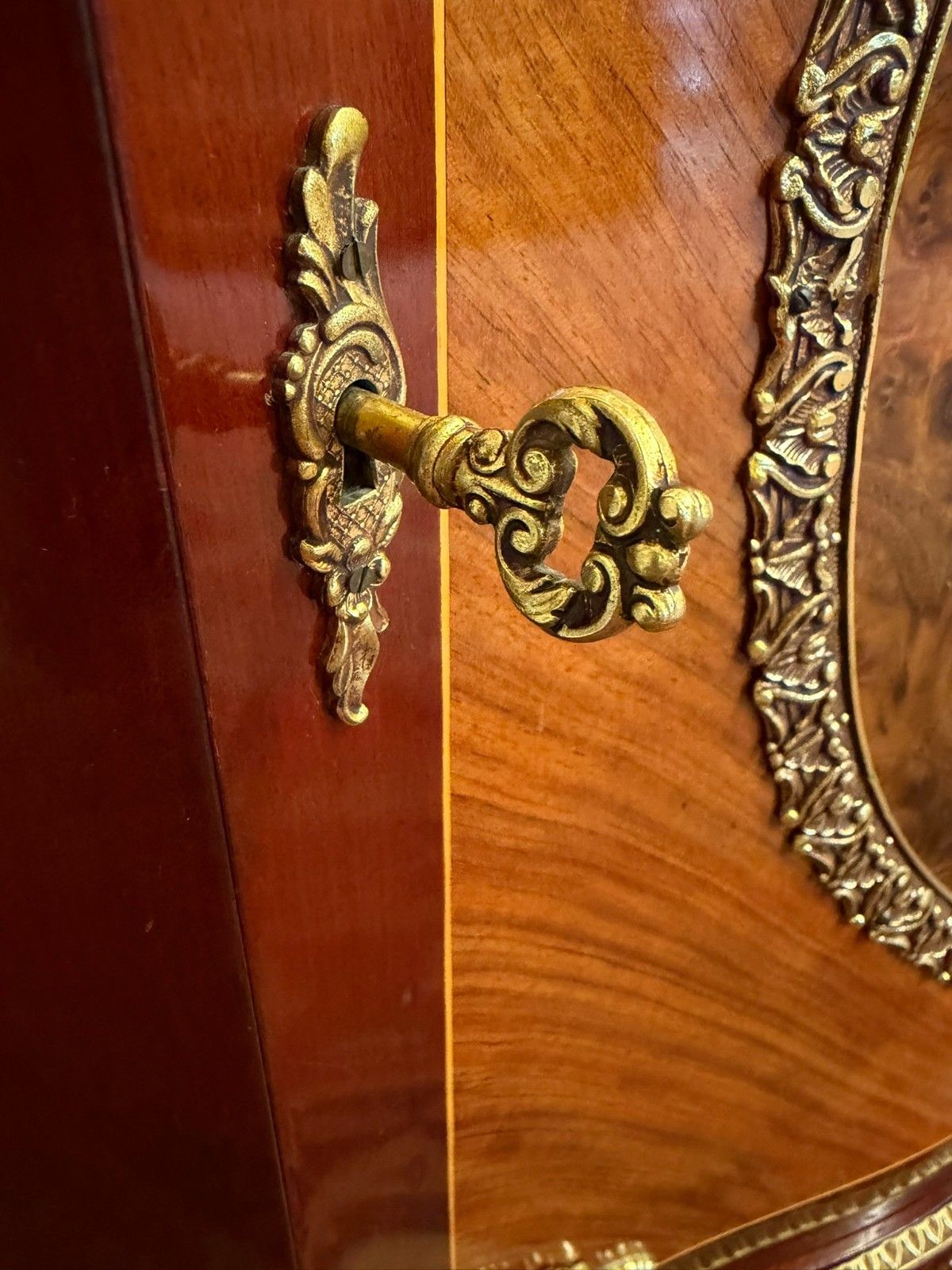 photo vintage Quality French Marble Top Curved Side Cabinet