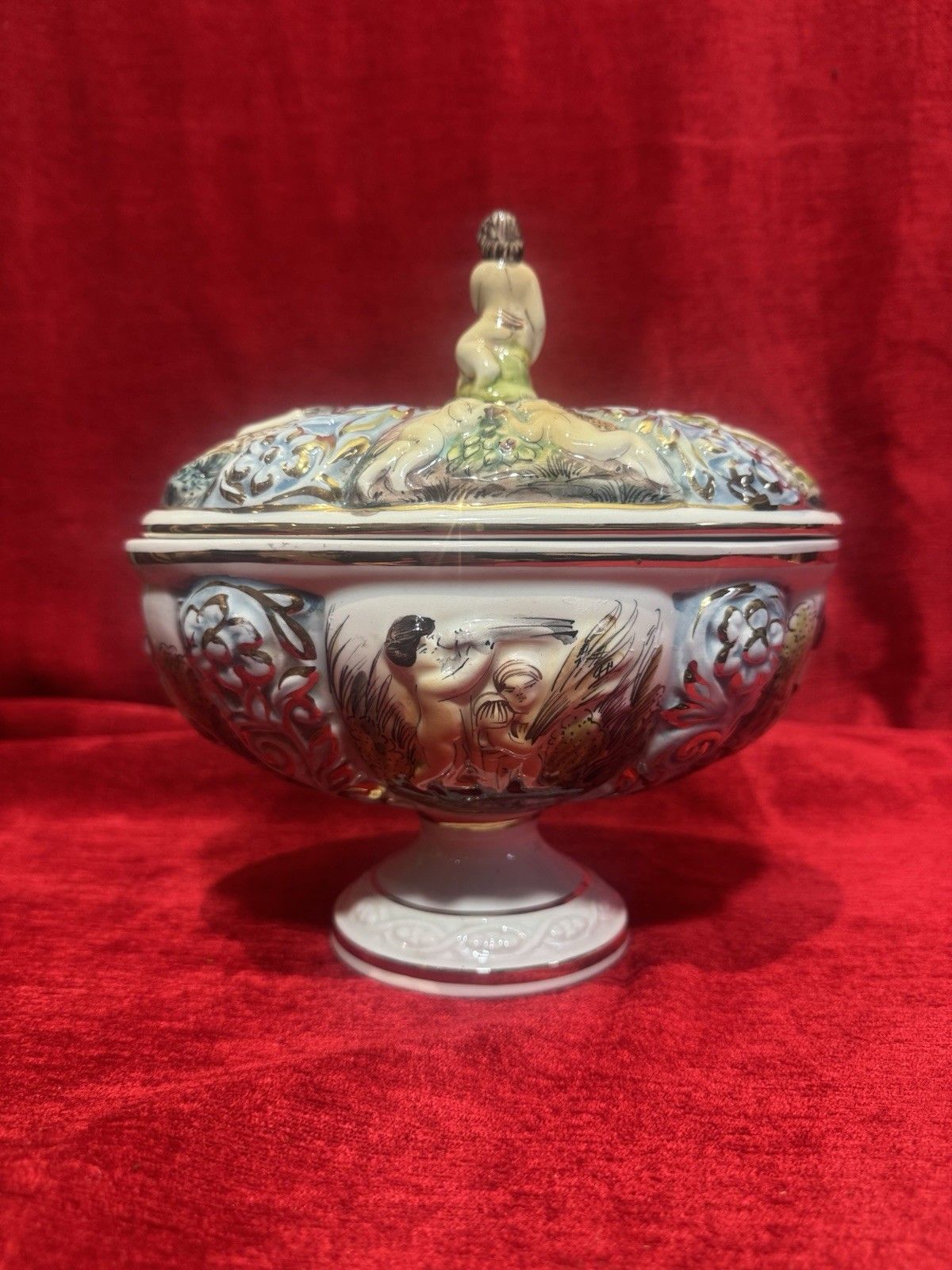 Capodimonte Porcelain Ornemental Putti/ Floral Sprays Lidded Jardiniere Vase photo furniture