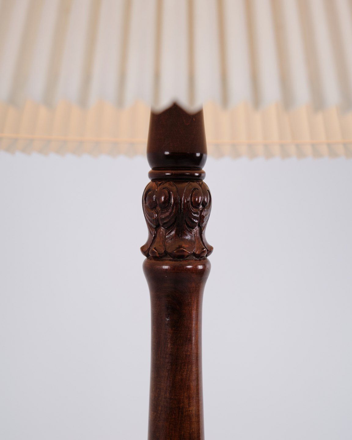 Original Mahogany Standard Lamp With Integrated Table And Lion Paw Feet From The 1880s photo Lighting