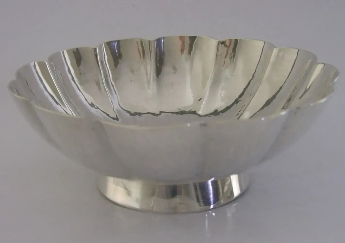 Coupe en argent massif Arts & Crafts, Gillian Packard, 1955, martelée photo furniture