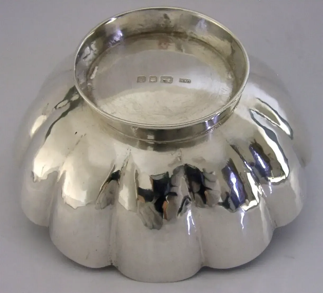 Coupe en argent massif Arts & Crafts, Gillian Packard, 1955, martelée photo for sale